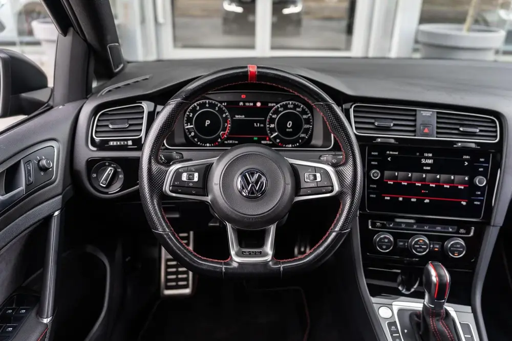 Volkswagen Golf 2.0 TSI GTI TCR Pano Dsg Akrapovic uit 2020, foto 16