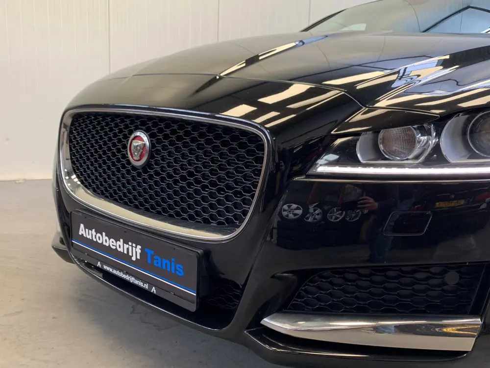 Jaguar XF 2.0t Prestige VIRTUAL COCKPIT-NAVI-LANE ASSIST-ECC uit 2019, foto 15