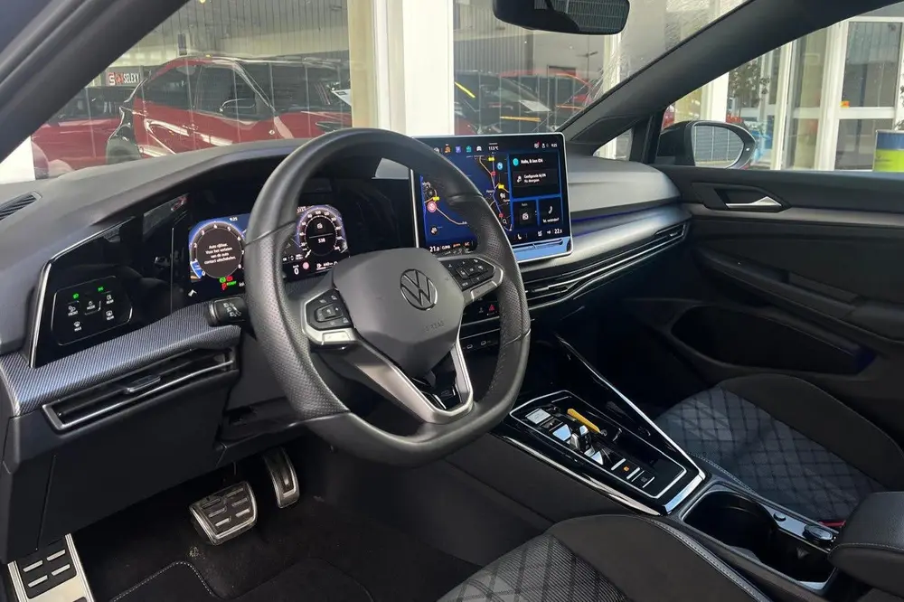 Volkswagen Golf 1.5 eTSI R-Line Edition | MATRIX | ADAPTIVE uit 2024, foto 2