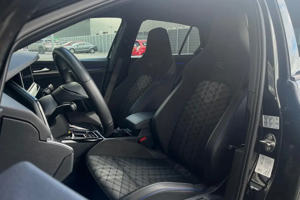 Volkswagen Golf 1.5 eTSI R-Line Edition | MATRIX | ADAPTIVE uit 2024, foto 4