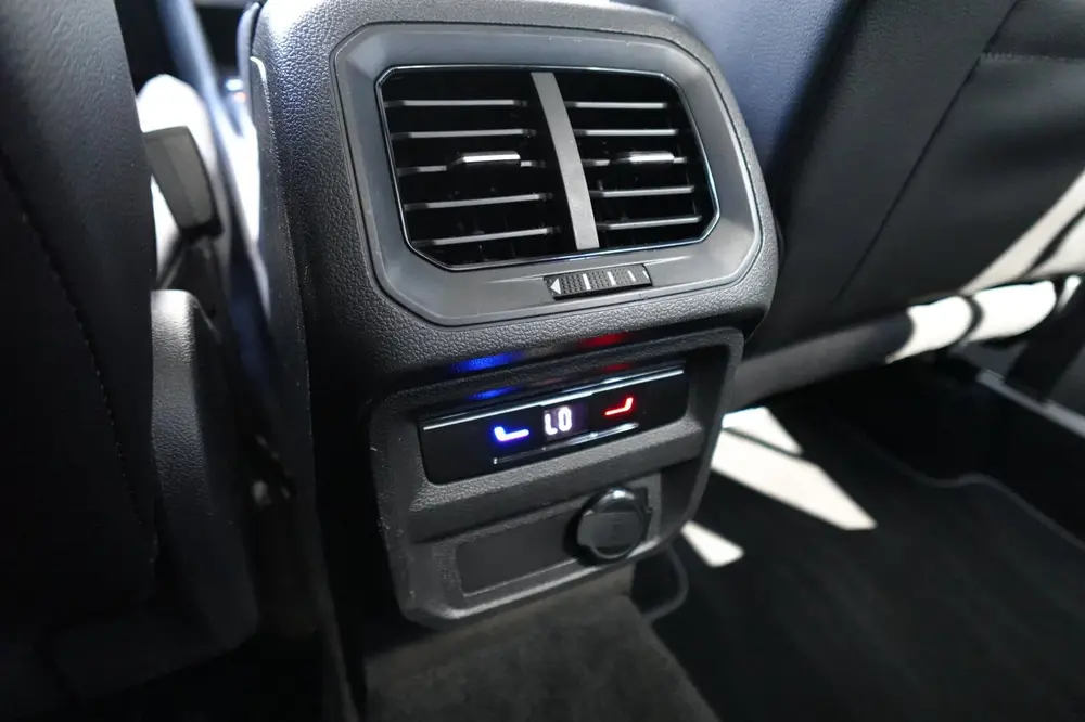 Volkswagen Tiguan 1.5 TSI R-Line PANO KEYLESS CAM uit 2023, foto 7