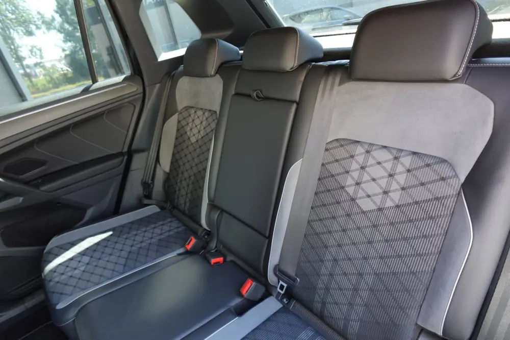 Volkswagen Tiguan 1.5 TSI R-Line PANO KEYLESS CAM uit 2023, foto 8
