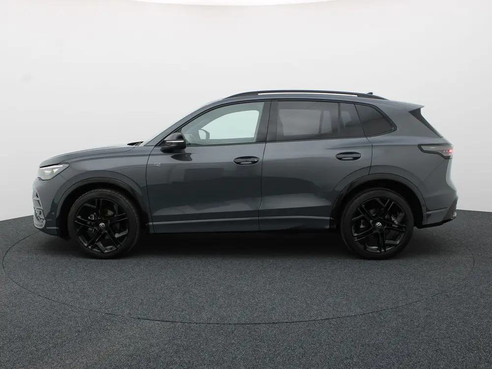 Volkswagen Tiguan 1.5 eTSI R-Line Edition | Panodak | Trekha uit 2025, foto 4