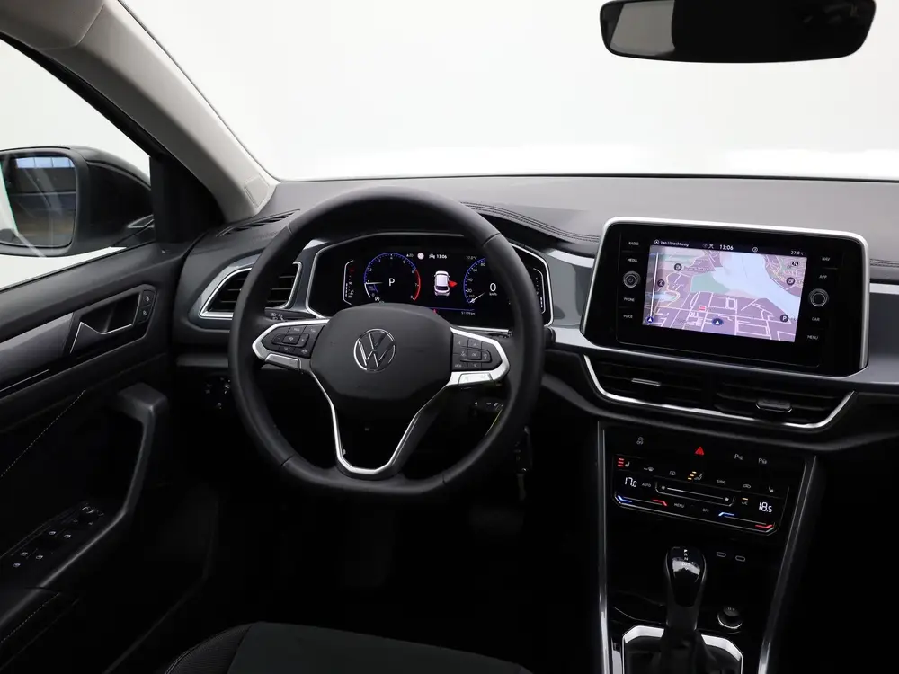 Volkswagen T-Roc 1.5 TSI Style | IQ Light | Camera | Stoelve uit 2023, foto 2
