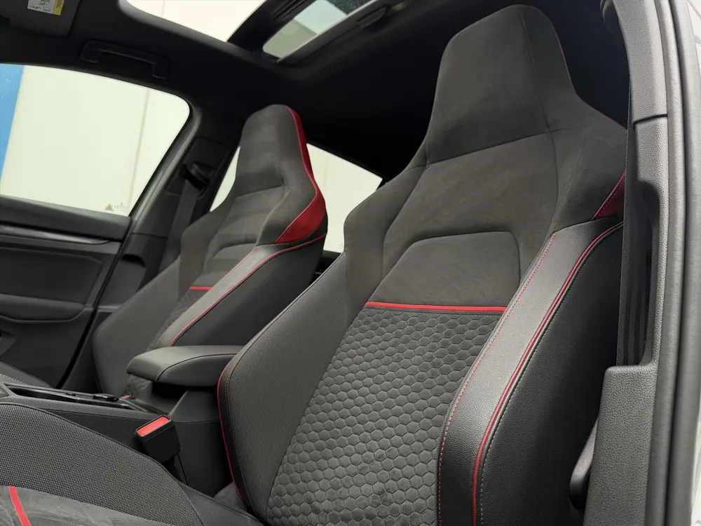 Volkswagen Golf 8 2.0 TSI GTI Clubsport 300PK / Pano / Nürb uit 2021, foto 14