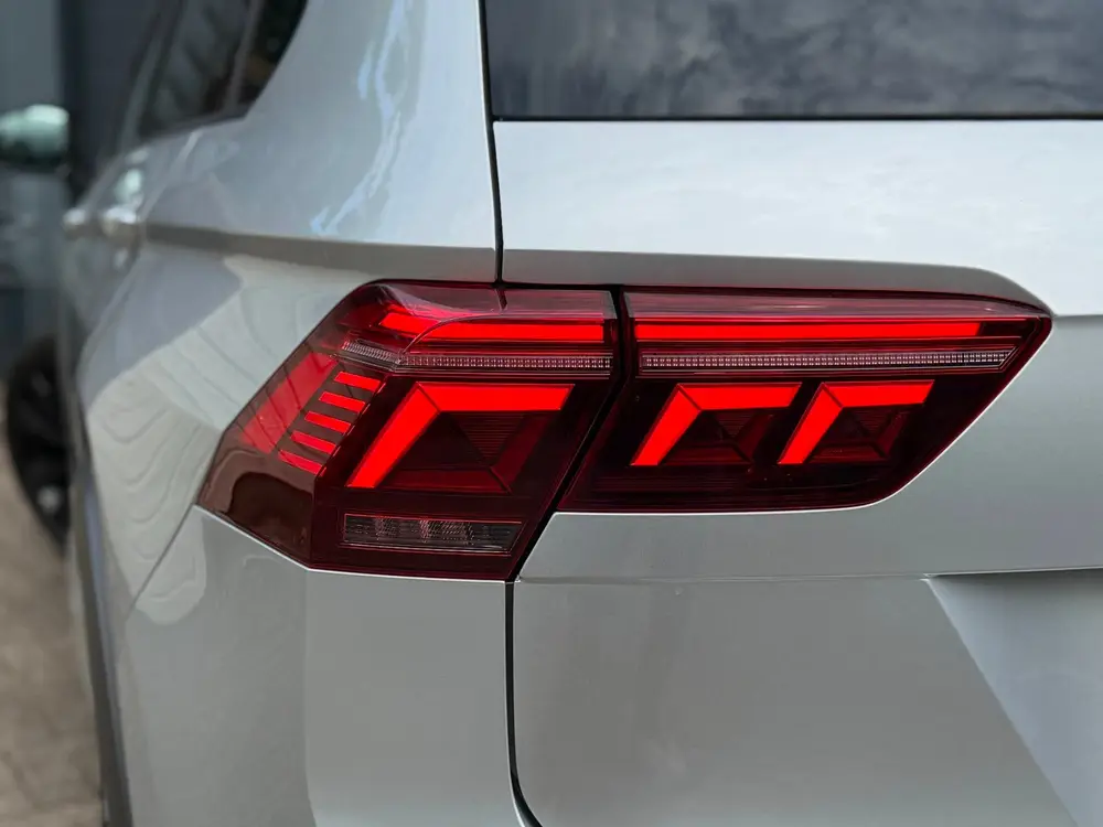 Volkswagen Tiguan 1.5 TSI R-Line Business+ | Pano | IQ | Cam uit 2022, foto 16