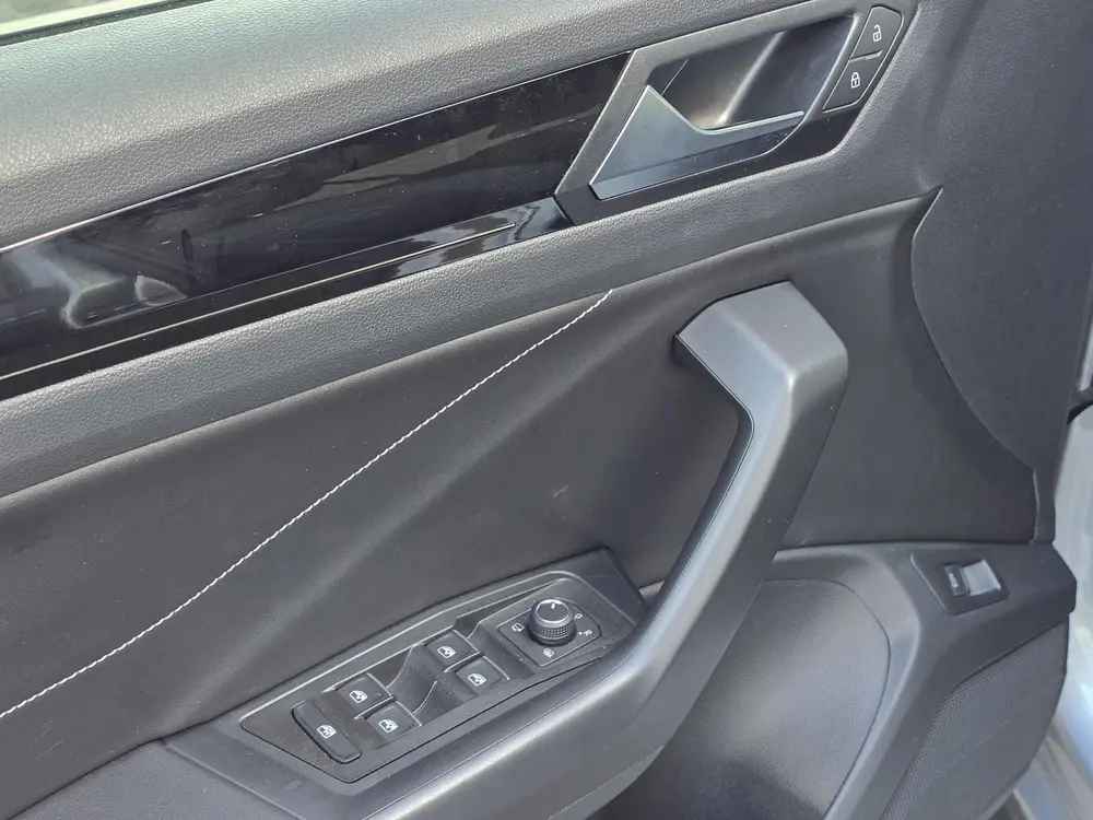 Volkswagen T-Roc 1.5 TSI R-Line Edition Virtual Cockpit Stuu uit 2025, foto 10