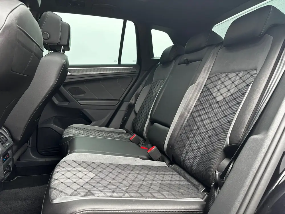 Volkswagen Tiguan 1.5 TSI R-Line Black Style PANO IQ CAMERA uit 2021, foto 11