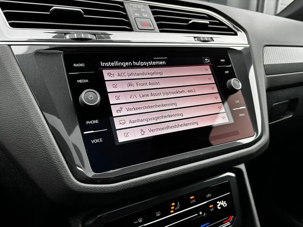Volkswagen Tiguan 1.5 TSI R-Line Black Style PANO IQ CAMERA uit 2021, foto 16