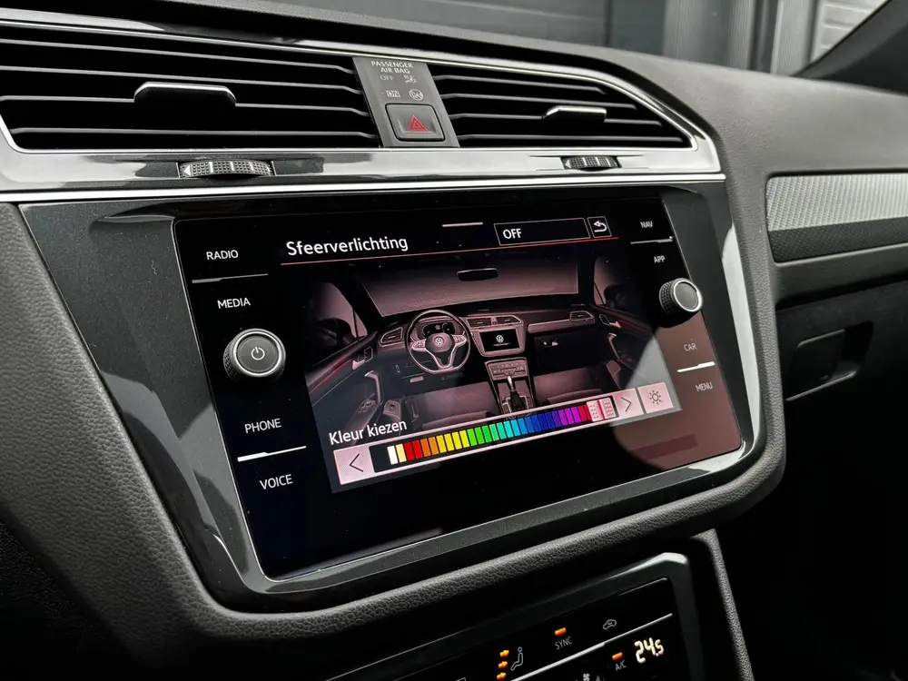 Volkswagen Tiguan 1.5 TSI R-Line Black Style PANO IQ CAMERA uit 2021, foto 17
