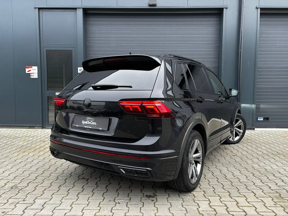 Volkswagen Tiguan 1.5 TSI R-Line Black Style PANO IQ CAMERA uit 2021, foto 2