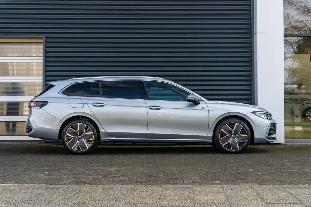 Volkswagen Passat Variant 1.5 eHybrid 204pk R-Line Edition | uit 2026, foto 3