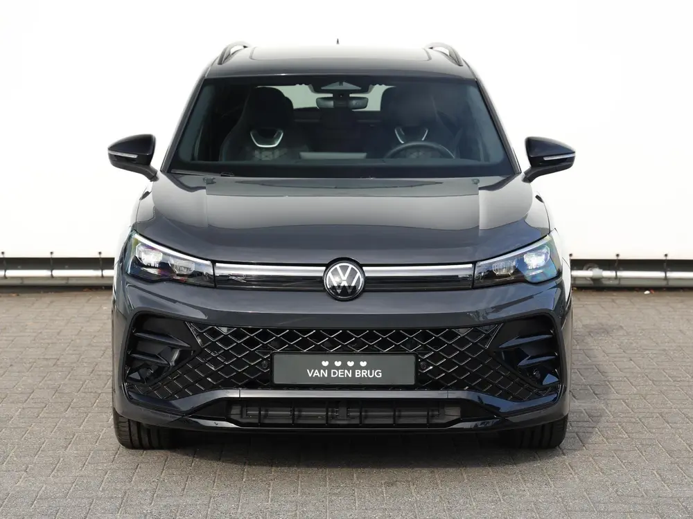 Volkswagen Tiguan 1.5 eTSI R-Line Edition 150PK DSG Black st uit 2024, foto 4