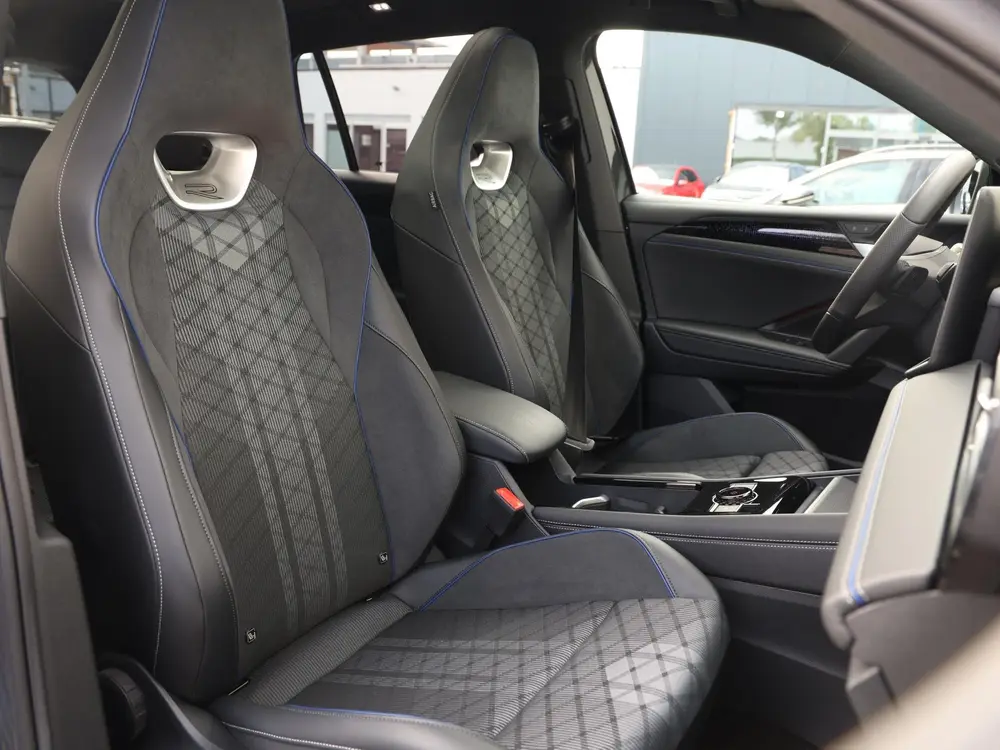 Volkswagen Tiguan 1.5 eTSI R-Line Edition 150PK DSG Black st uit 2024, foto 8