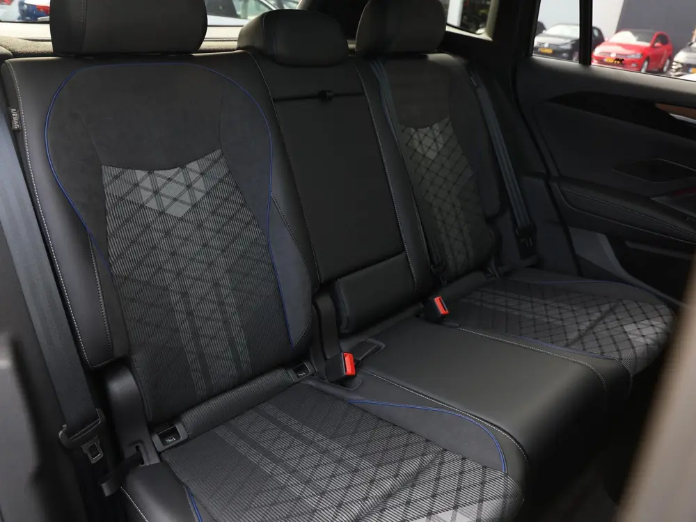 Volkswagen Tiguan 1.5 eTSI R-Line Edition 150PK DSG Black st uit 2024, foto 9