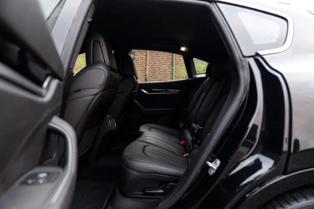 Maserati Levante 3.0 V6 S TwinTurbo AWD GranSport 430 PK Led uit 2019, foto 13