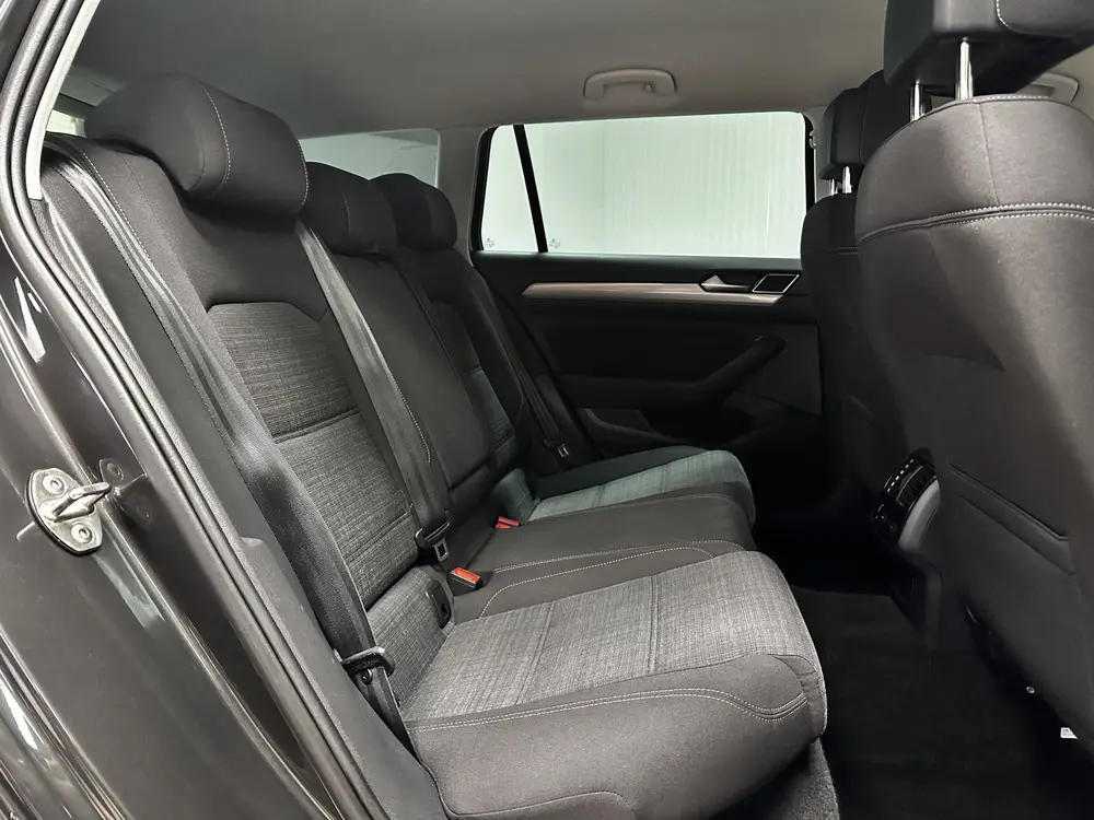 Volkswagen Passat Variant 1.5 TSI Business/ Trekhaak/ Virtua uit 2021, foto 11
