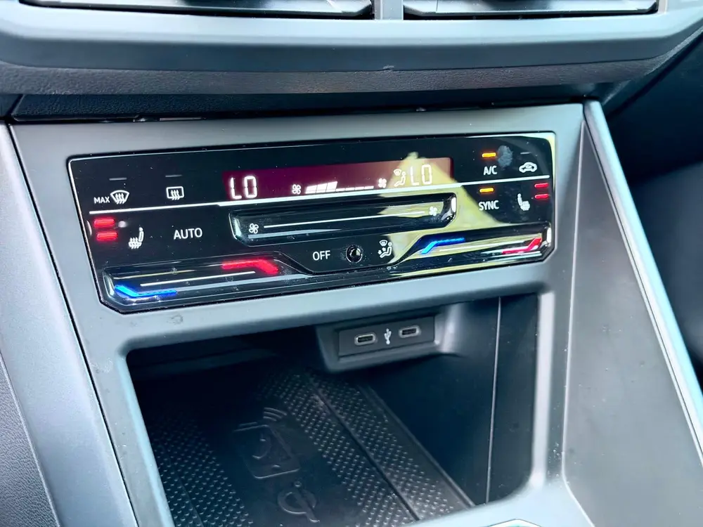 Volkswagen Taigo 1.5 TSI 3x R-Line Pano/Camera/AppleCarPlay uit 2023, foto 18