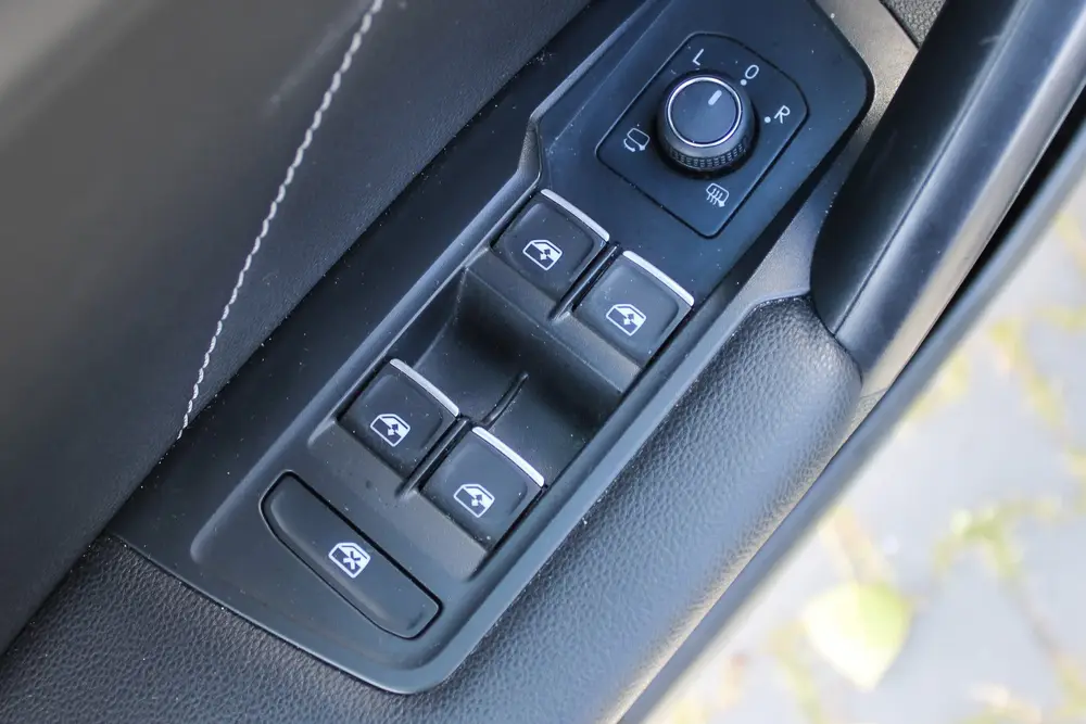 Volkswagen TIGUAN 2.0 TDI 4M R Line PANO NAVI 7p uit 2021, foto 19