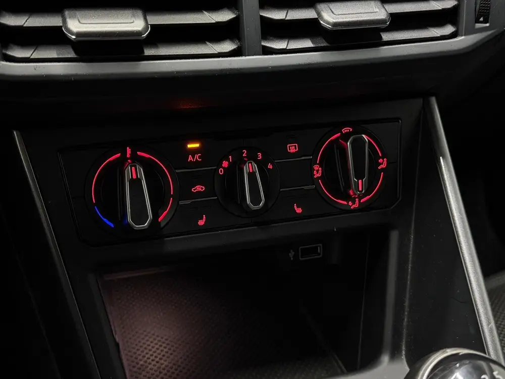 Volkswagen Polo 1.6 TDI Comfortline Business R Line LED uit 2019, foto 16