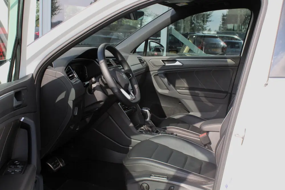 Volkswagen Tiguan 1.4 TSI eHybrid R-Line 245pk PANO LEER IQ uit 2022, foto 4