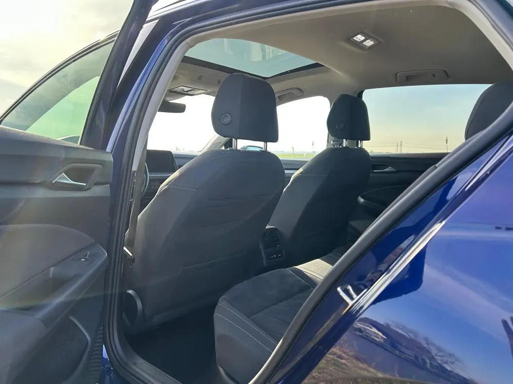 Volkswagen Golf 1.5 eTSI R-Line Panoramadak / Automaat / Erg uit 2020, foto 2