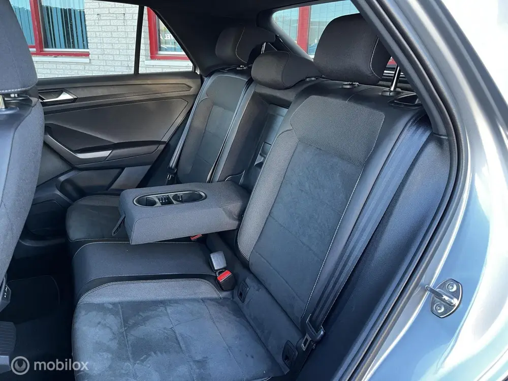 Volkswagen T-Roc 1.5 TSI R-Line / DIG COCKPIT / NAVI uit 2024, foto 10
