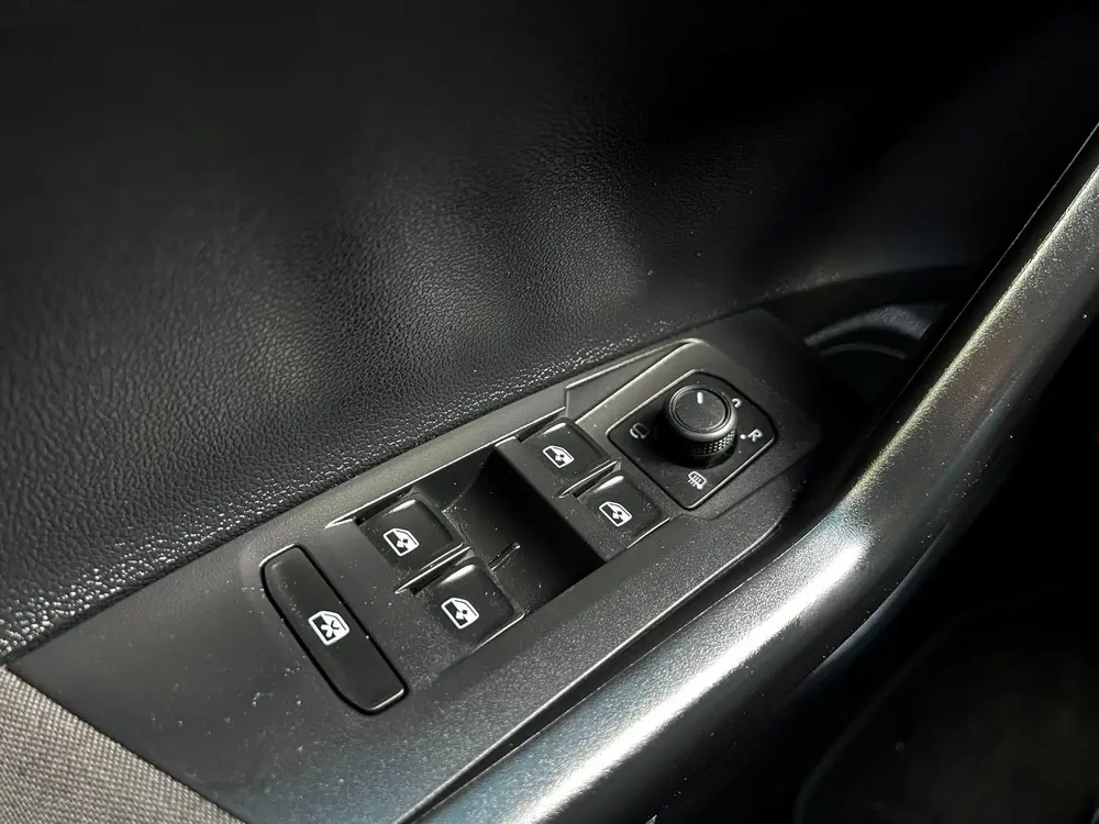 Volkswagen Polo 1.0 TSI R-Line Business_Navi_Carplay_Led_Vir uit 2022, foto 18