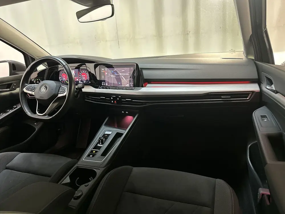 Volkswagen Golf Variant 1.5 eTSI DSG Life Business Alcantara uit 2021, foto 2
