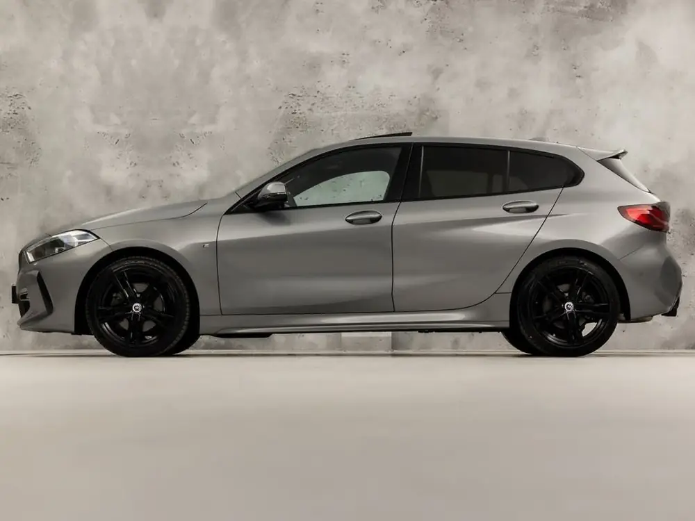 BMW 1-Serie 1 Serie 118i M Sport Automaat (PANORAMADAK, M PAKKET, AP uit 2022, foto 2