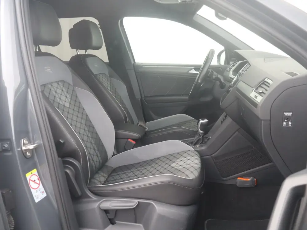 Volkswagen Tiguan 1.4 TSI eHybrid 245pk DSG R-Line Business+ uit 2022, foto 16
