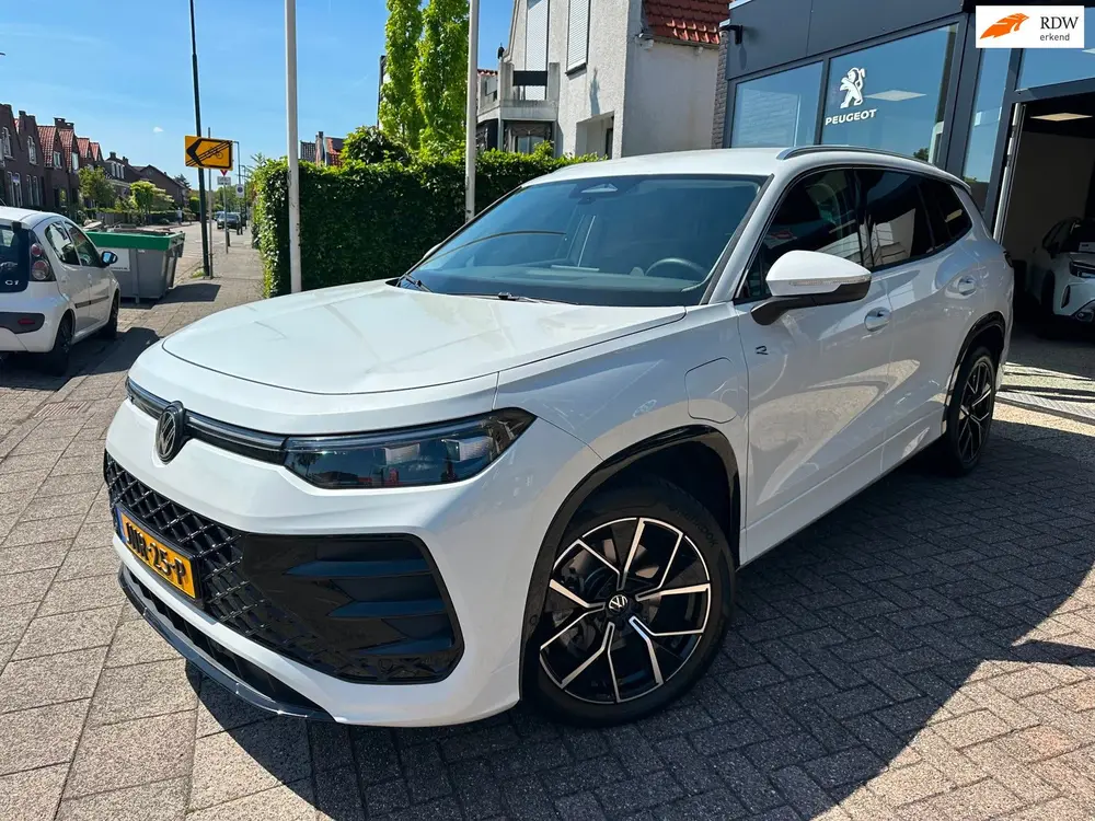 Volkswagen Tayron 1.5 eHybrid R-Line Edition|Afn. Trekhaak|1 uit 2025