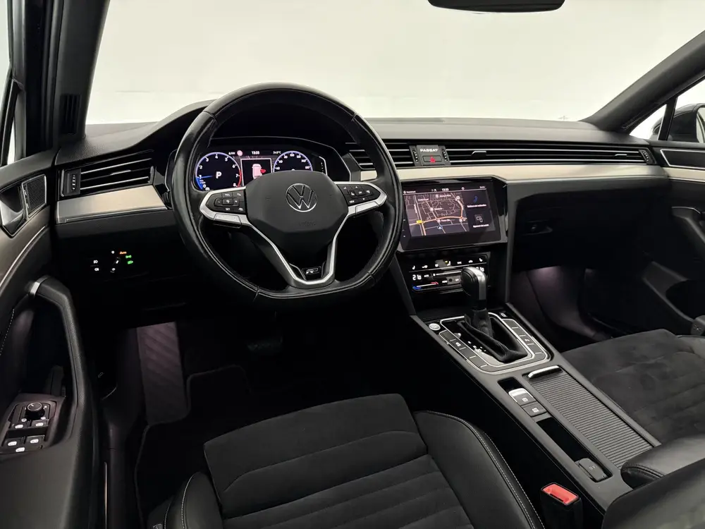 Volkswagen Passat 1.5 TSI R-Line | Virtual | Camera | IQ Lig uit 2020, foto 13