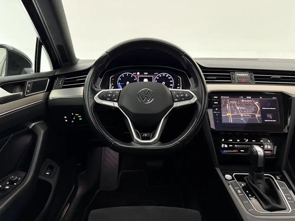 Volkswagen Passat 1.5 TSI R-Line | Virtual | Camera | IQ Lig uit 2020, foto 15