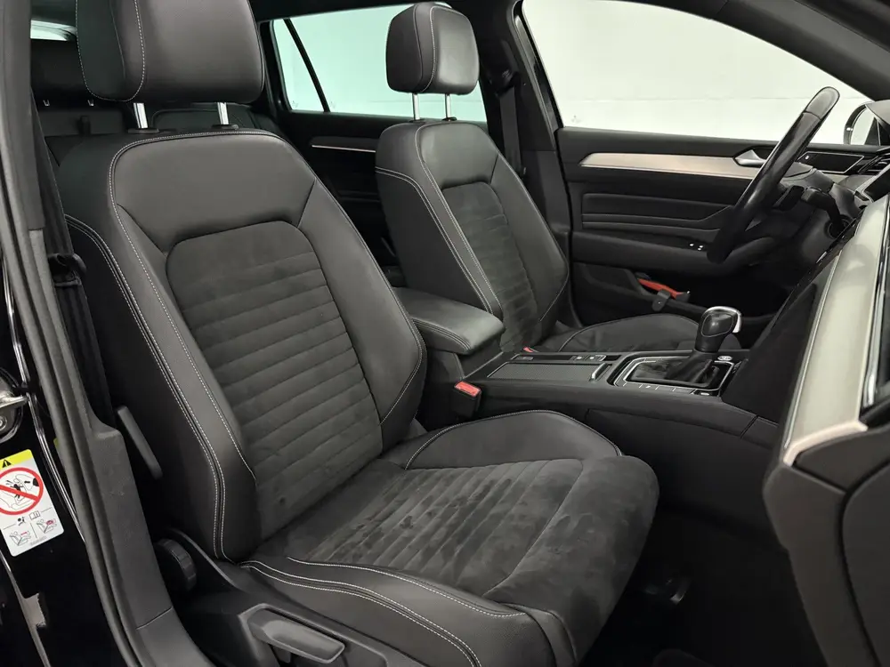 Volkswagen Passat 1.5 TSI R-Line | Virtual | Camera | IQ Lig uit 2020, foto 17