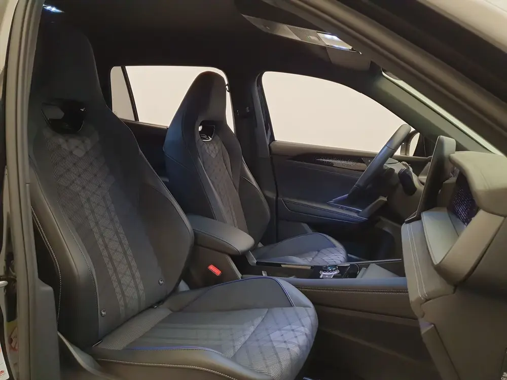 Volkswagen Tayron 1.5 eHybrid 204pk DSG/AUT R-Line Edition W uit 2025, foto 3