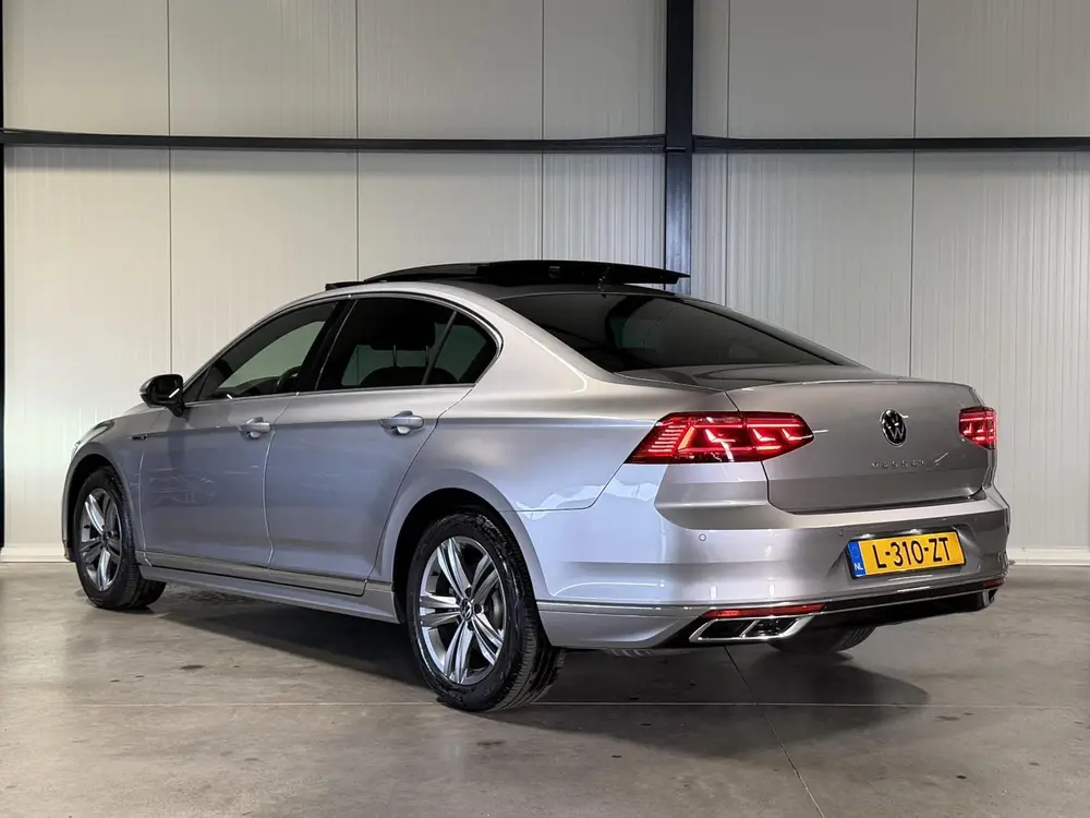 Volkswagen Passat 1.5 TSI R-Line Business + Pano Virtual H&K uit 2021, foto 13