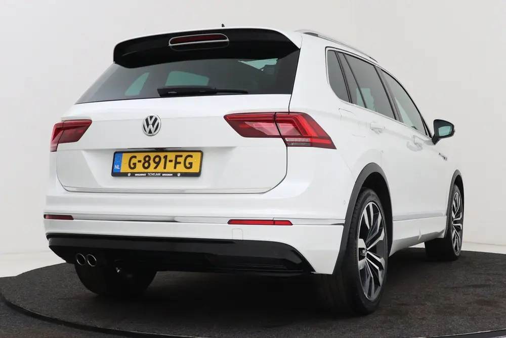 Volkswagen Tiguan 1.5 TSI ACT Highline R-line | Panoramadak uit 2019, foto 12