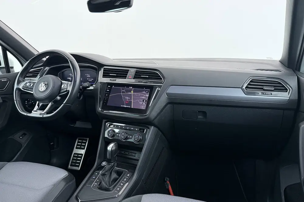 Volkswagen Tiguan 1.5 TSI ACT Highline R-line | Panoramadak uit 2019, foto 19