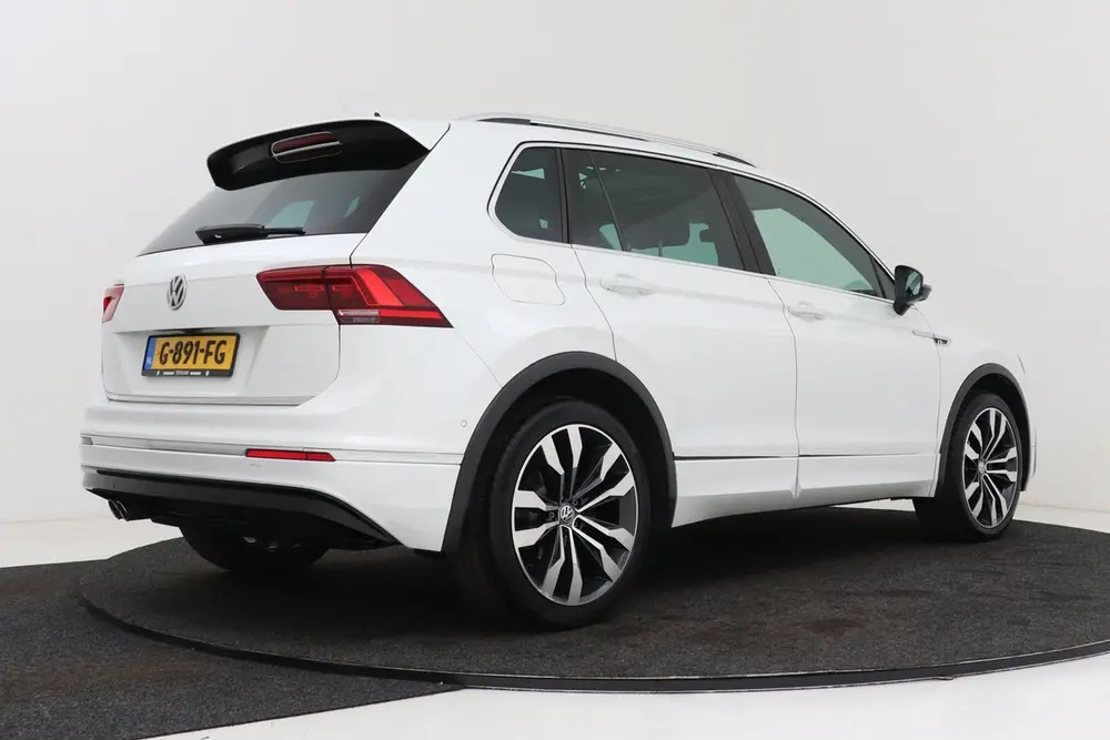 Volkswagen Tiguan 1.5 TSI ACT Highline R-line | Panoramadak uit 2019, foto 2