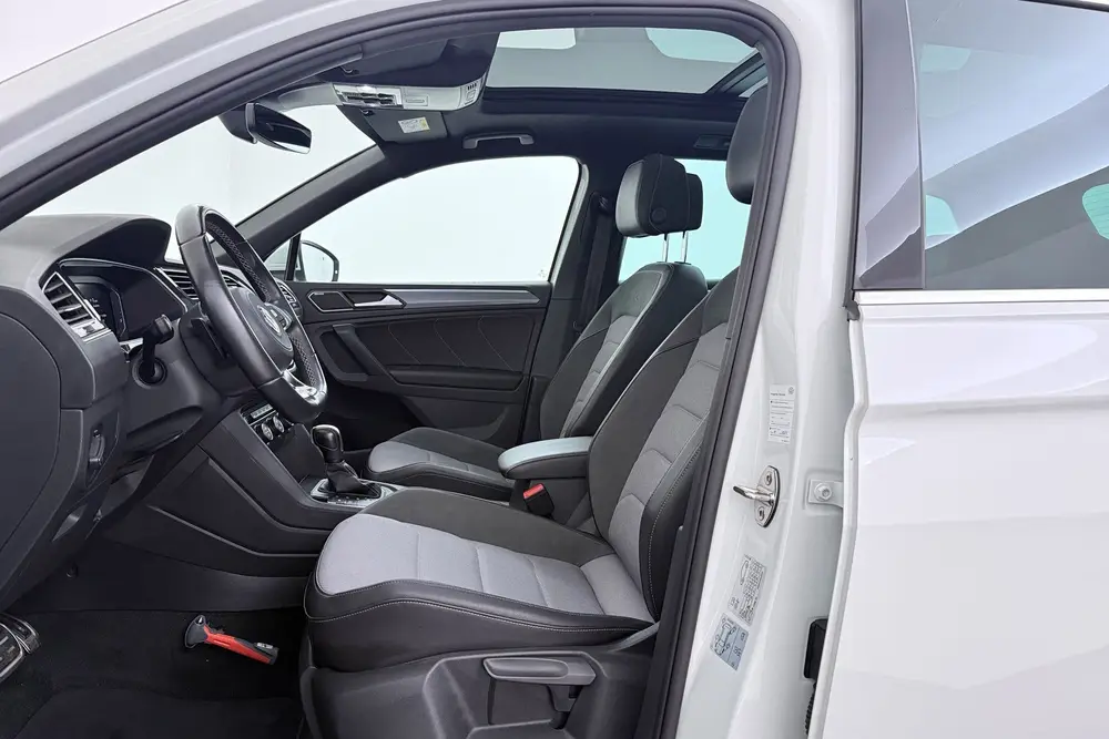 Volkswagen Tiguan 1.5 TSI ACT Highline R-line | Panoramadak uit 2019, foto 9