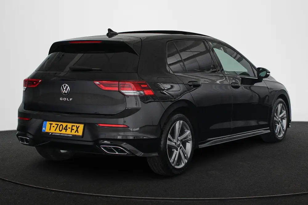 Volkswagen Golf 1.5 eTSI R-Line Panoramadak Stoel-Stuurverwa uit 2023, foto 3