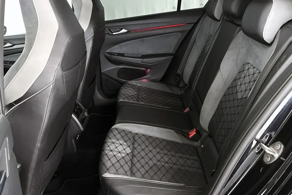 Volkswagen Golf 1.5 eTSI R-Line Panoramadak Stoel-Stuurverwa uit 2023, foto 9