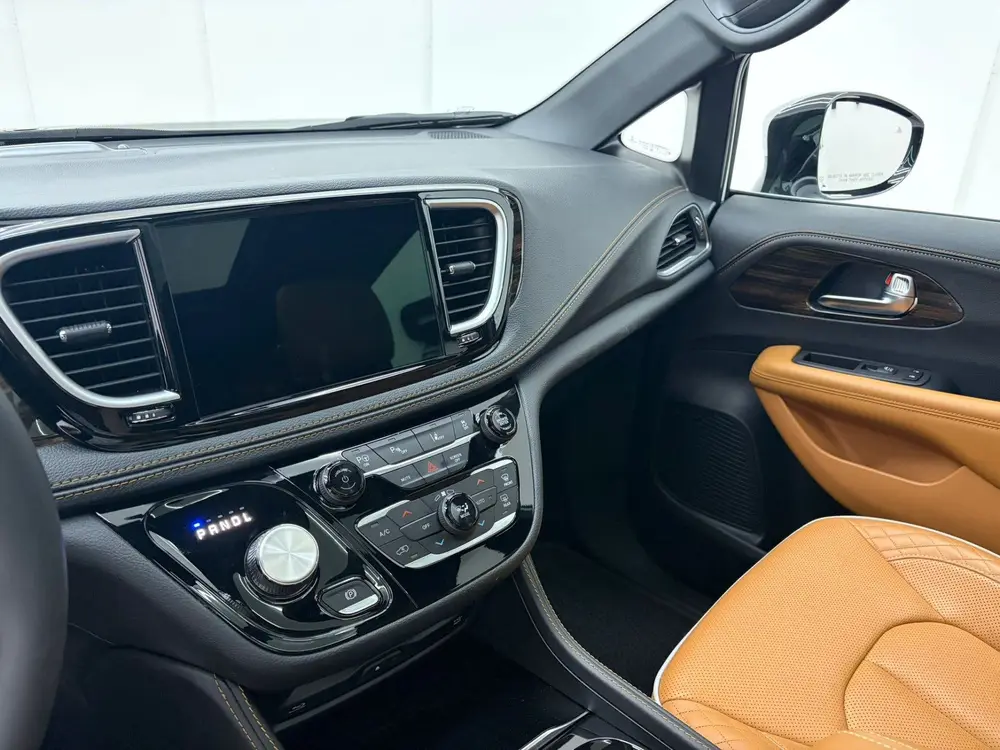 Lancia Voyager 3.6 V6 Hybride Pinnacle (bj 2023, automaat) uit 2023, foto 7