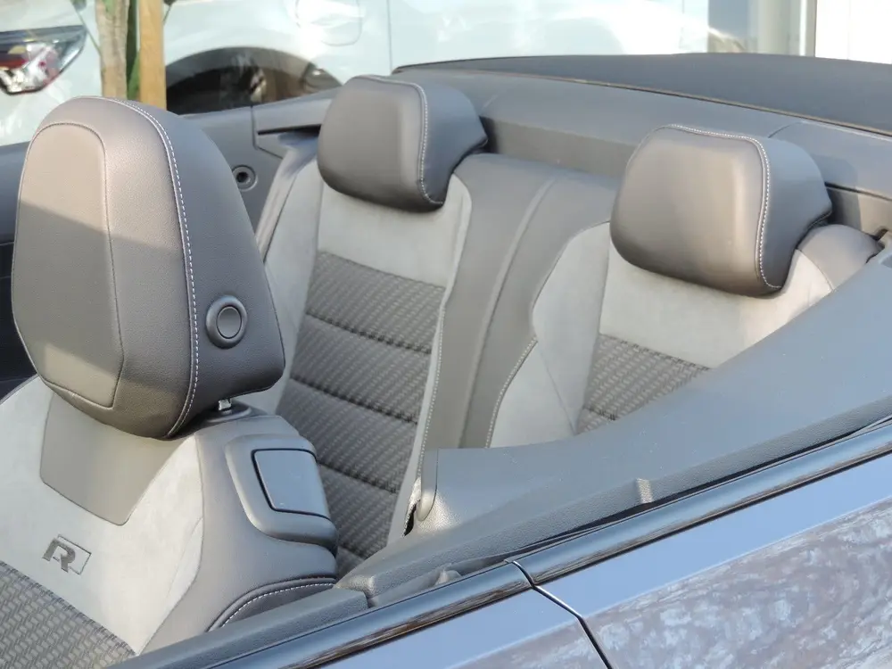Volkswagen T-Roc Cabrio 1.5 TSI 110kW R-Line Black Style DSG uit 2021, foto 14