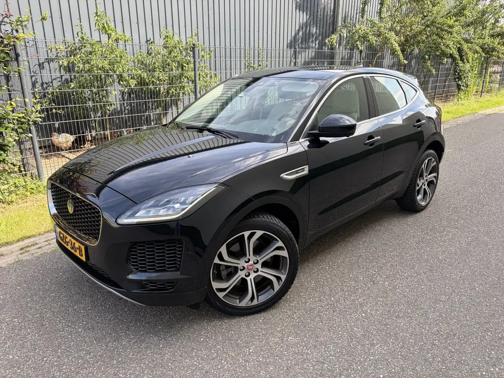Jaguar E-Pace 2.0 P250 AWD HSE / AUTOMAAT / PANORAMADAK / ME uit 2019, foto 2