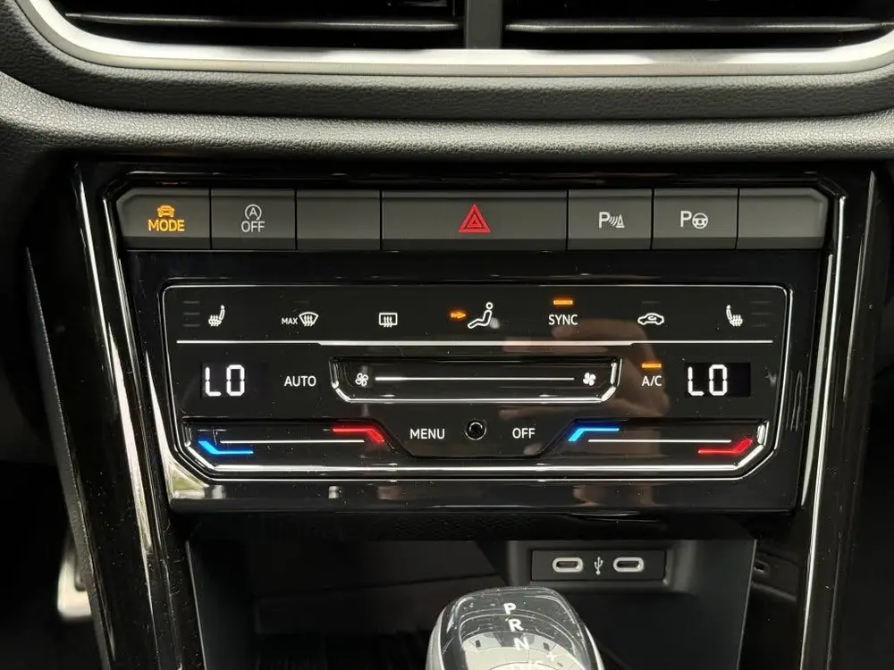 Volkswagen T-Roc 1.5 TSI R-Line Carplay Camera Led Acc Trekh uit 2025, foto 18