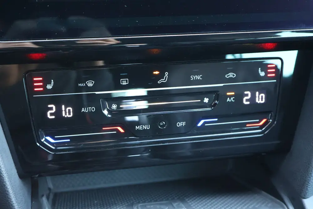 Volkswagen Passat Variant 1.5 TSI R-Line Business + | Origin uit 2022, foto 14