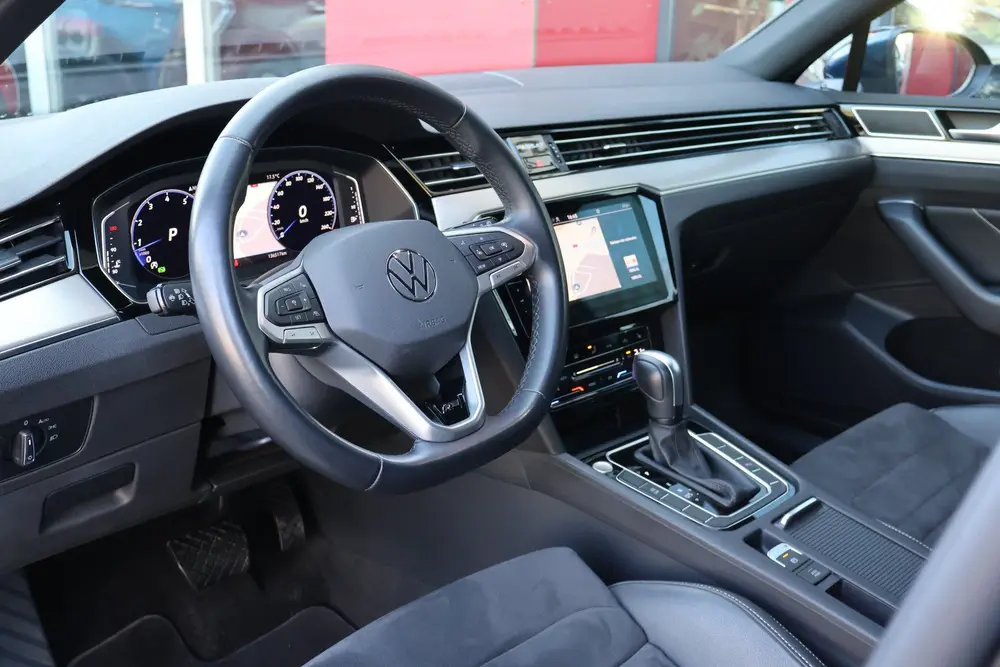 Volkswagen Passat Variant 1.5 TSI R-Line Business + | Origin uit 2022, foto 5