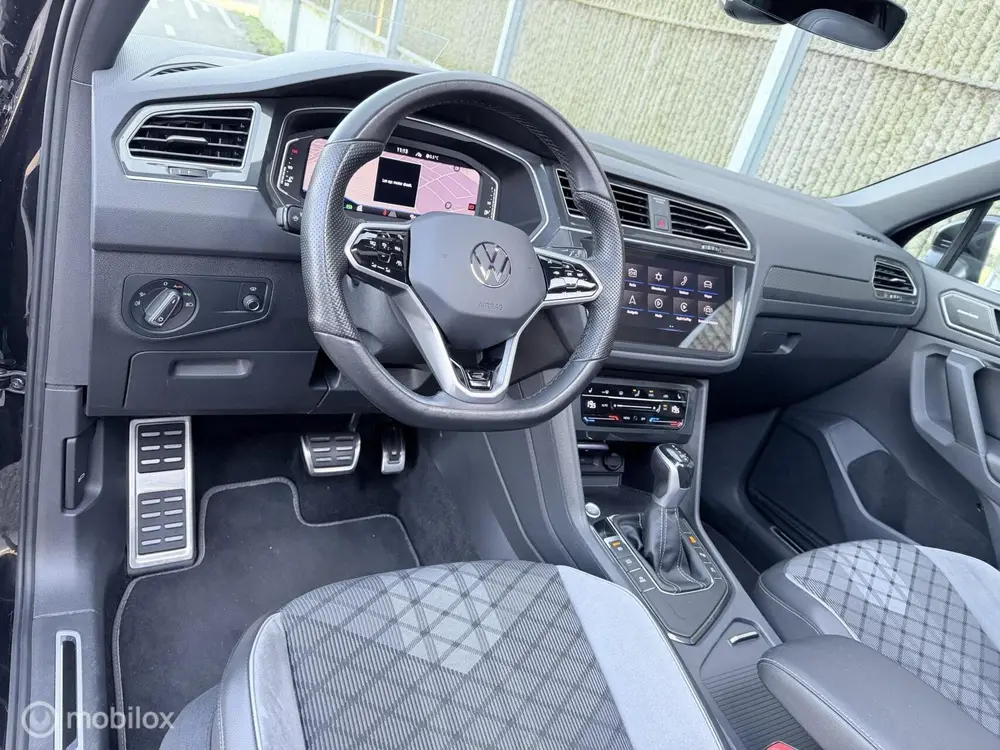 Volkswagen Tiguan 1.5 TSI R-Line Business+ PANO/360•CAMERA uit 2020, foto 15